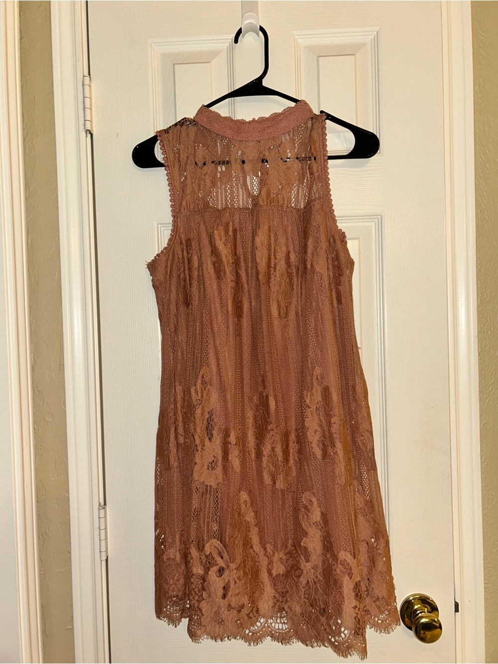 XHILARATION WOMEN'S LACE MOCKNECK LINED SHIFT MINI DRESS MAUVE Size Medium